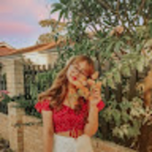 Meet your Posher, Kelsey - Picture 1 of 1